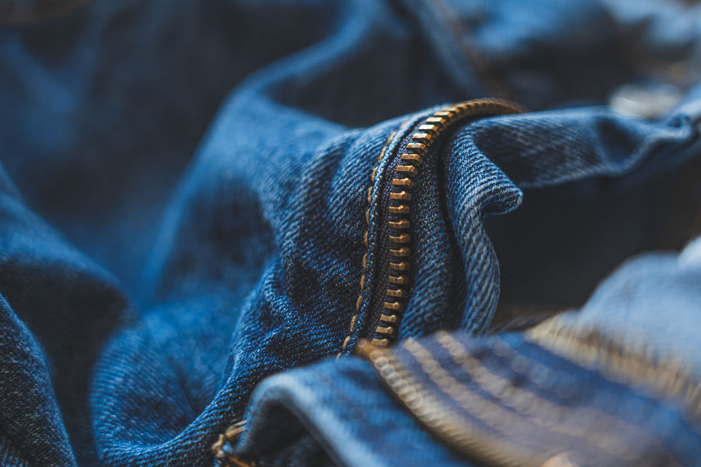 Как отстирать ржавчину с одежды: белое, цветное, джинсы, шерсть - от геля с содой до специальных средств (по Tide, Ariel, Clorox и UGA)